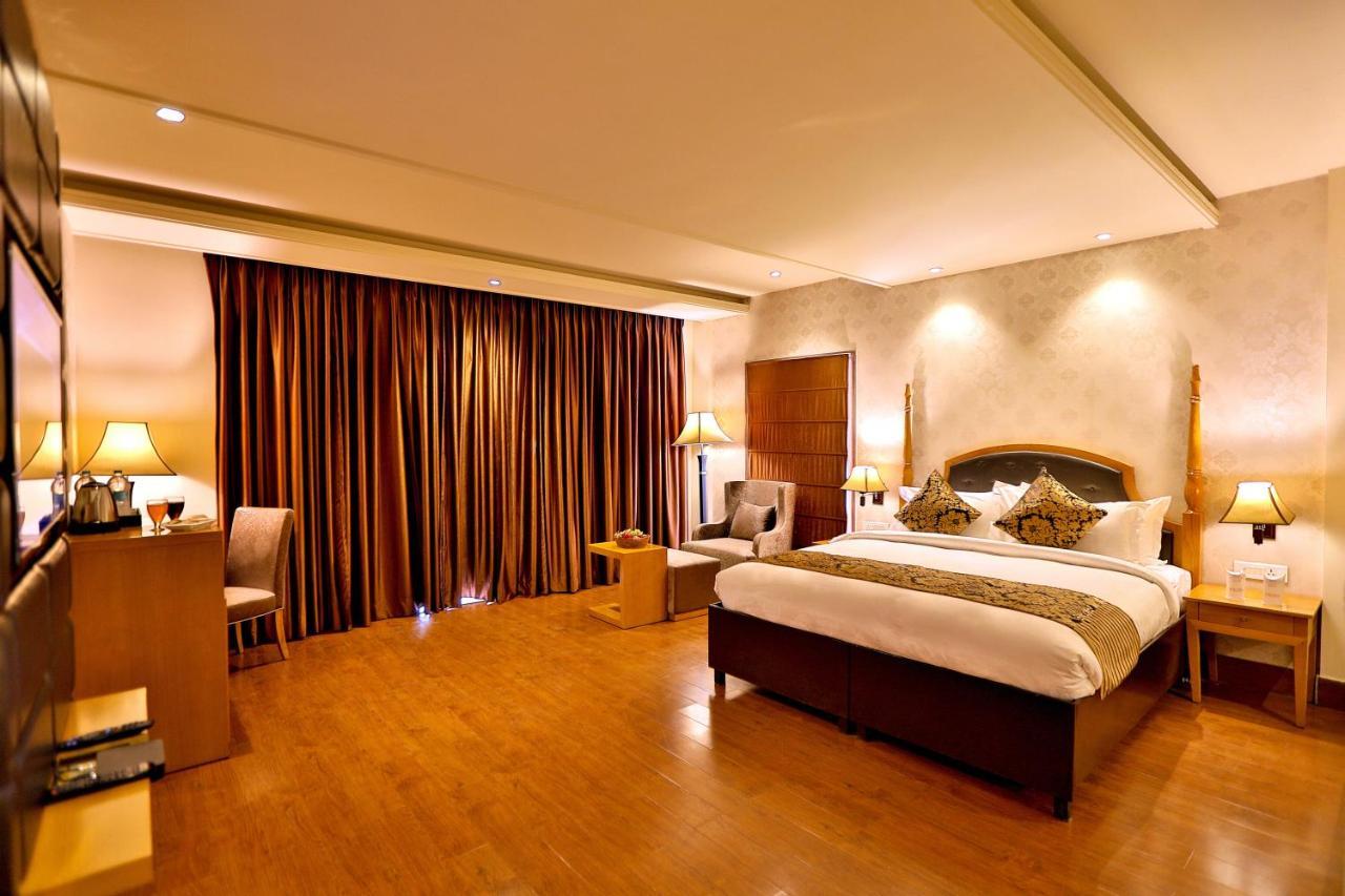 รีเจนตา รีสอร์ต ภรตปุระ Hotel ภารัตปูร์ ภายนอก รูปภาพ