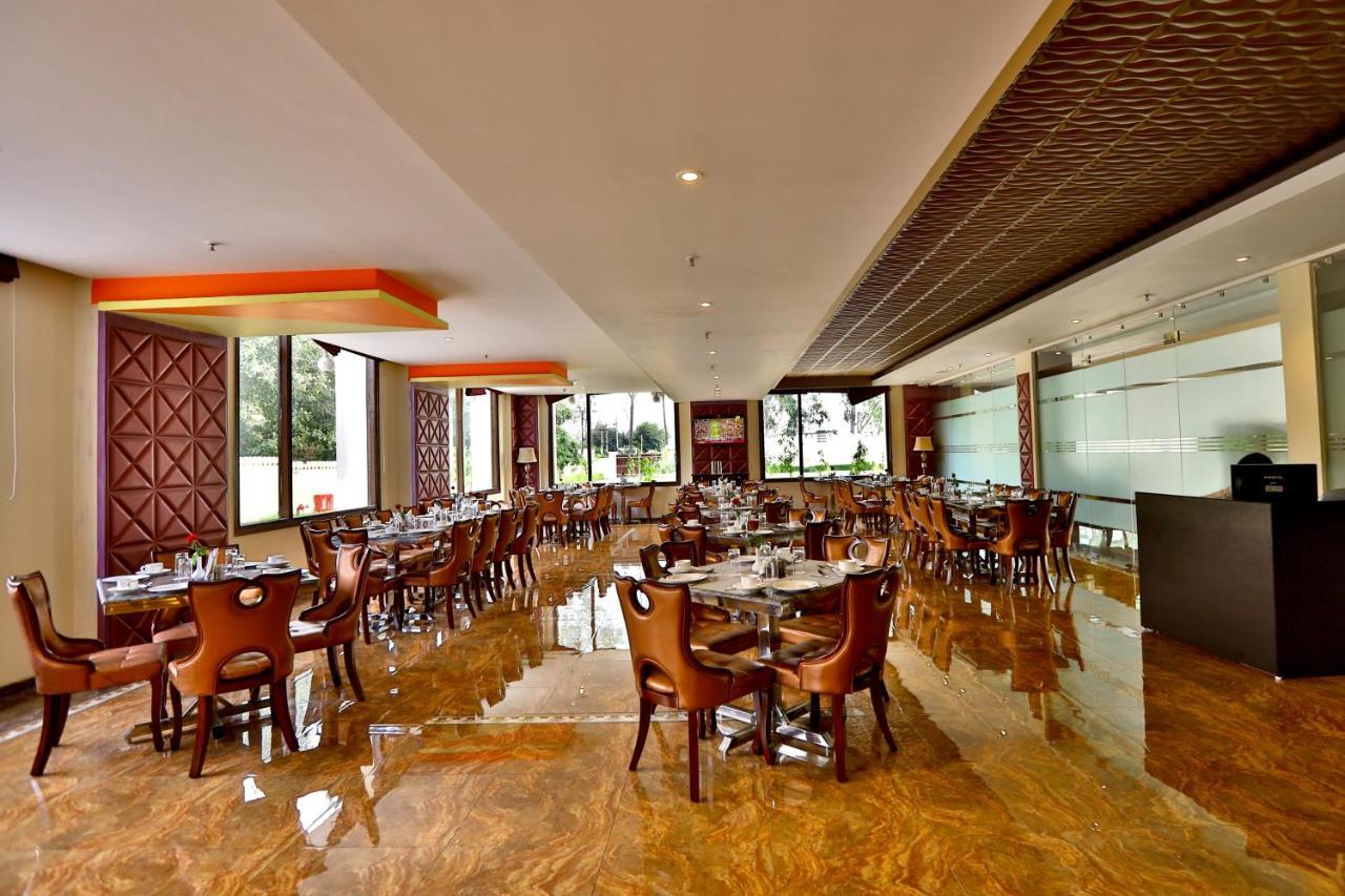 รีเจนตา รีสอร์ต ภรตปุระ Hotel ภารัตปูร์ ภายนอก รูปภาพ